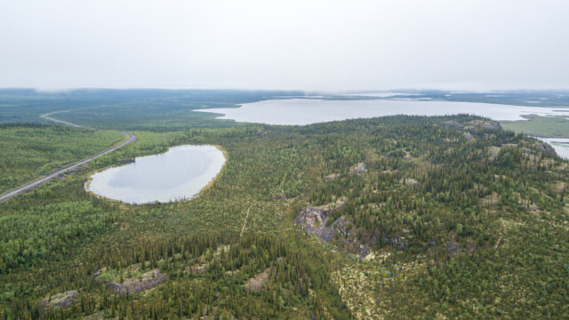 Drohnenflug über der Region des Sees Campbell-Lake