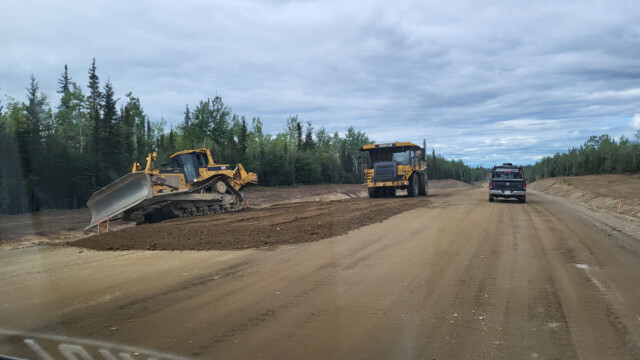 links und rechts von uns wird gearbeitet