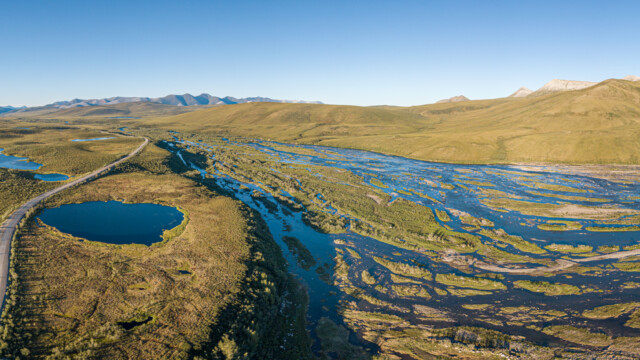 unbeschreiblich, all diese Inselchen und Steine, die aus dem Wasser schauen