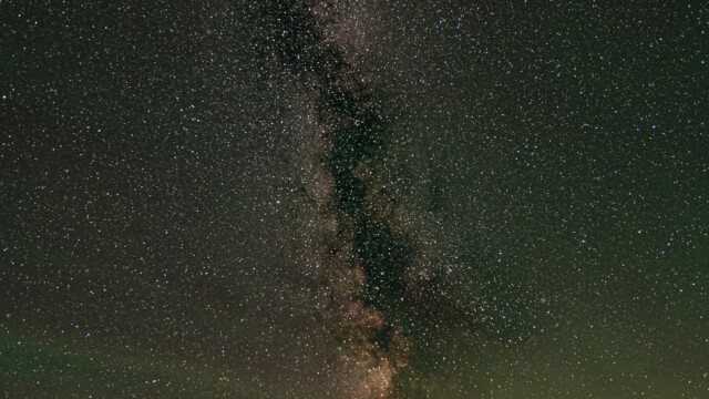 Herbstmilchstrasse im Yukon, grüne Schleier vom Airglow oder den Polarlichtern