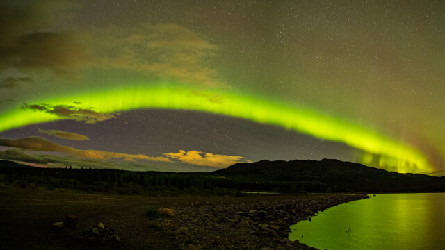 intensiver Polarlichtbogen