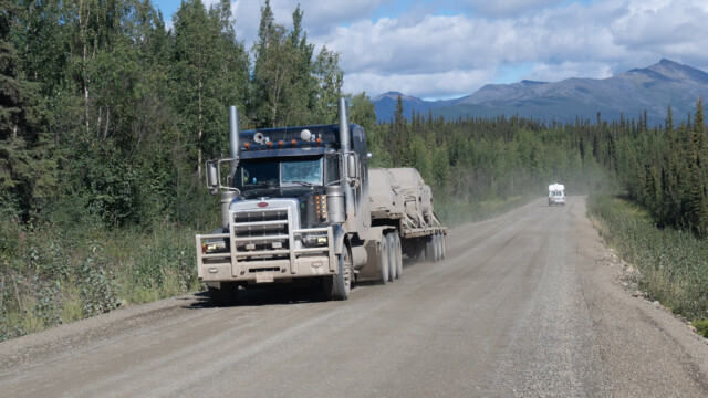 vor ihnen und den "ausspeienden" Kieselsteinen haben wir Respekt