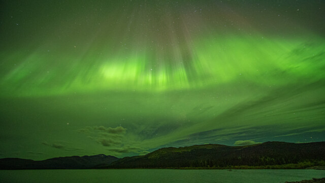 schon beim Start leuchtet der ganze Himmel grün