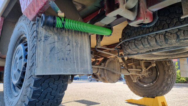 fertiges Produkt, daran kann der rote Schlauch angekoppelt werden; wir hoffen die Kabelbinder halten...