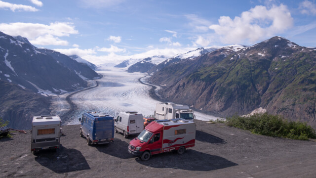 wir stehen mit weiteren Campern an diesem schönen Ort