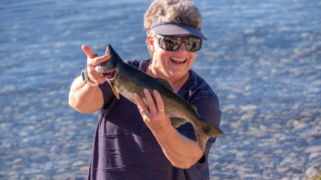 Auch die Mutter fängt ein schönes Exemplar