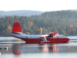 Bild aus Wikipedia, Bild von Von Alex Juorio - originally posted to Flickr as Mars Water Bomber, CC BY 2.0, https://commons.wikimedia.org/w/index.php?curid=7422118