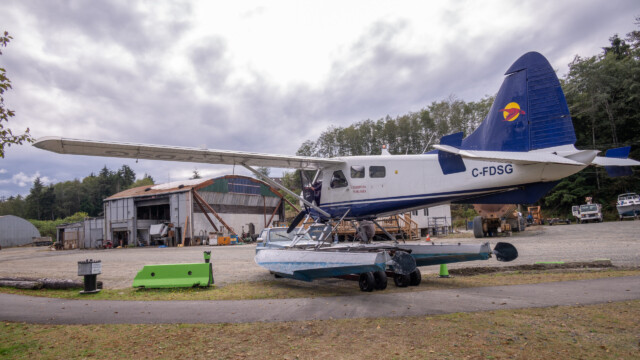 und kann an Land wo immer abgestellt werden