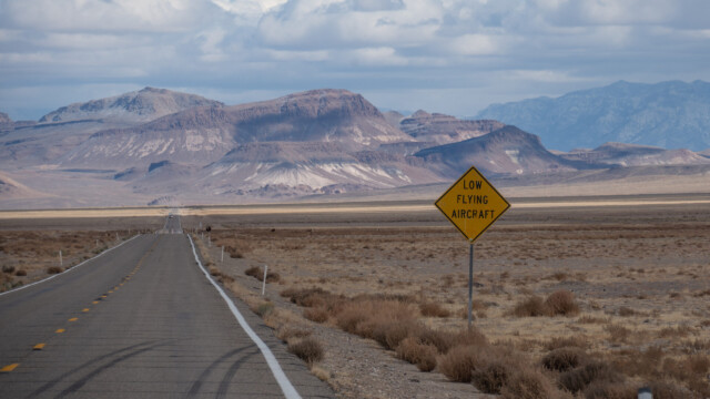 immer wieder Warnung vor tieffliegenden Flugzeugen