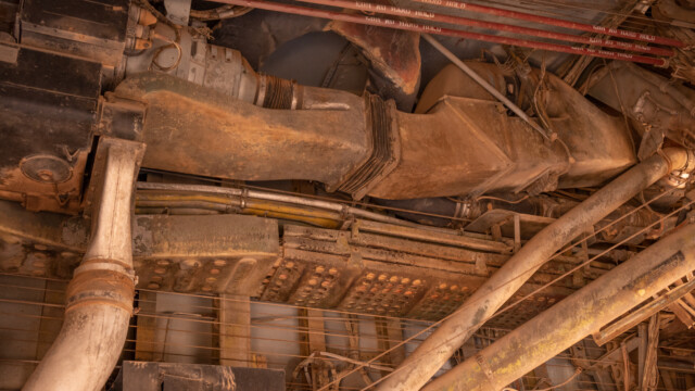 viele Kabel und KabelzĂĽge