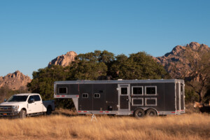 Wohnwagen und Pferdeanhänger in einem...