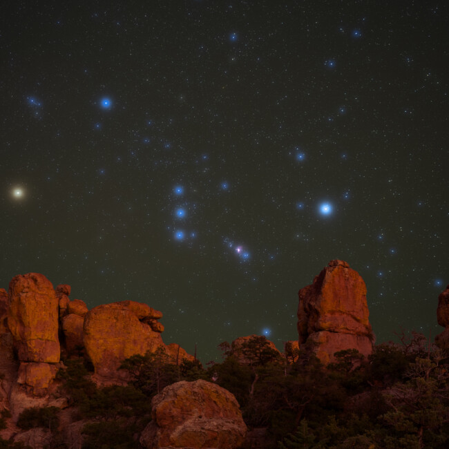 Orion über den Steinsäulen