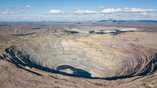 im Hintergrund die Ortschaft Ajo