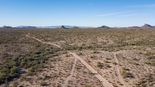 viele Pisten führen durch diese Steinwüste