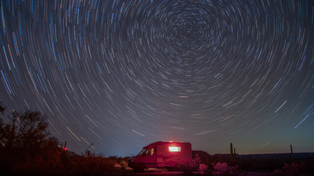 dito über Jupi, trotz gezogenem Vorhang ist das Fensterlicht überbelichtet