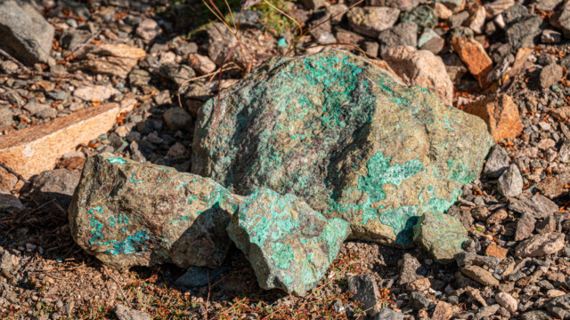 Steine mit Kupfererz