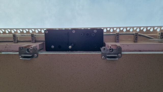 ohne Rahmen, in diesem scharzen Kästchen befindet sich das schwache Zahnrad ...