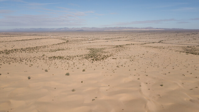 die weissen Pünktchen sind andere Camper mit ihren Wohnmobilen oder Wohnwagen