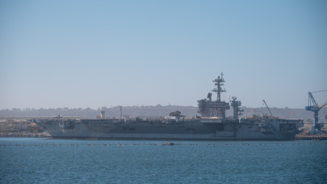 USS Carl Vinson, Indienststellung 1982, Länge 332m, Verdrängung 92'000 Tonnen
