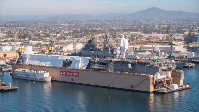 riesiges schwimmendes Trockendock