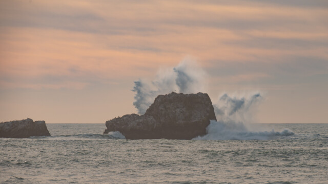 die grösste Welle kurz vor Sonnenuntergang;