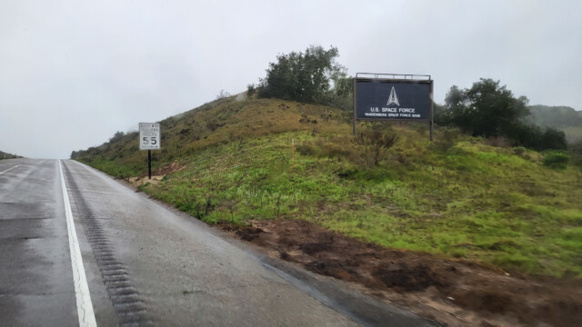 Eingang in das teils militärische Sperrgebiet der Vandenberg Space Force Base