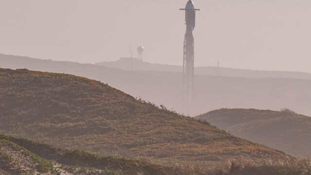 vom Strand aus sieht man die Rakete, hier gibt es keine Fotografie-Verbotsschilder