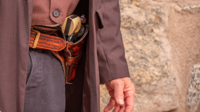 natürlich bewaffnet, man weiss ja nie...