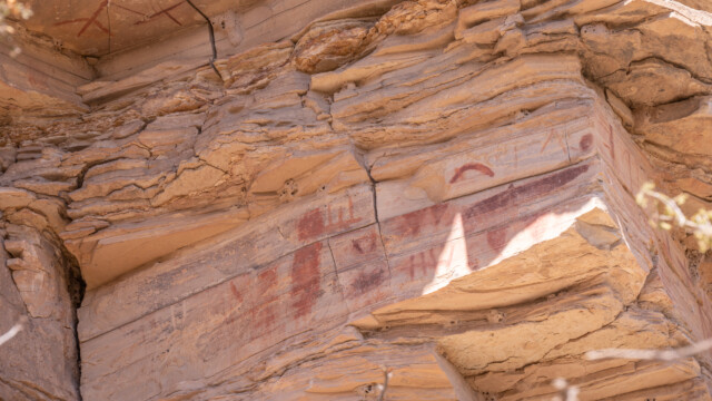 alte Felsmalereien bei den heissen Quellen