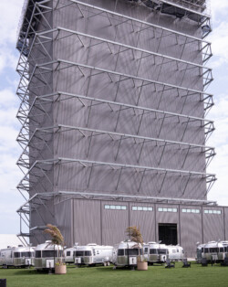 ... alles Airstream-Wohnwagen ...