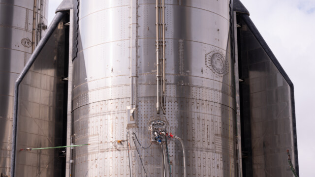 Landanschluss, allerdings nicht Strom sondern irgend zwei Gase