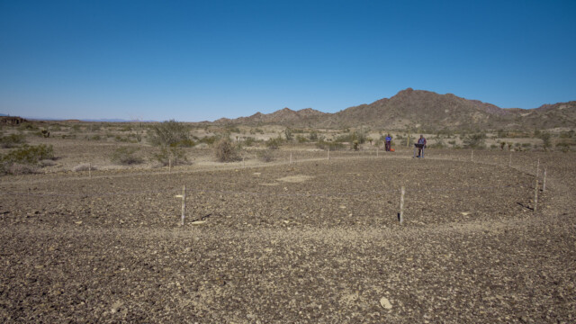 vom Boden aus kann man die Figur fast nicht erkennen;