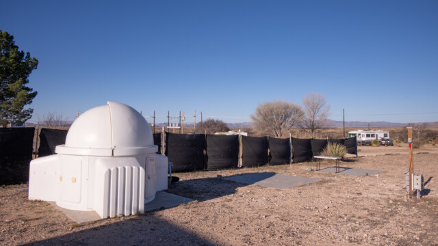 spezielle Beton-Plattformen und Stromanschluss - genial