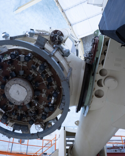 es ist in alle Achsen beweglich