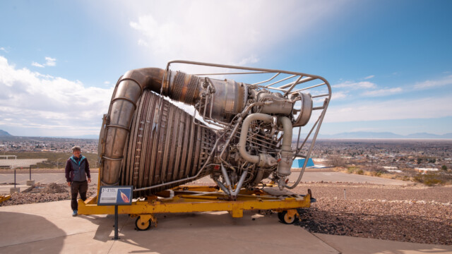 eines von 5 Hauptriebwerken, der Saturn V - Mondrakete