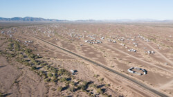 hunderte von Wohnwagen und Wohnmobilen, nur an dieser Strasse...