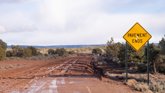 der viele Regen hat die Strassen aufgeweicht, wir müssen da aber nicht durch