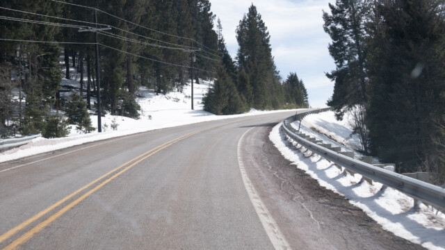 aber wir sehen keine Schneemaden entlang der Strassen
