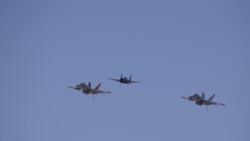 F/A-18 mit ausgefahrenem Landehaken