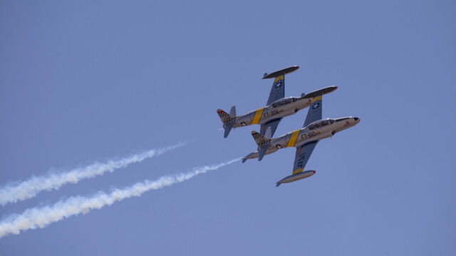 zwei T-33 Trainingsjets aus den 50er Jahren