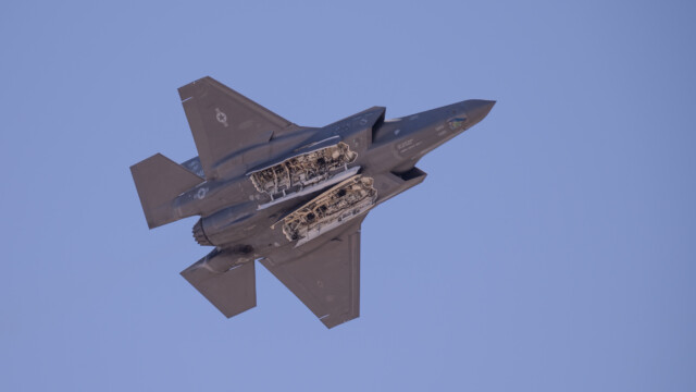 mit offenen Waffenschächten