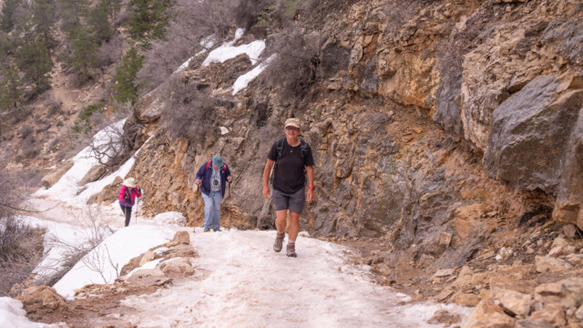 ... noch ein letztes Schneefeld;