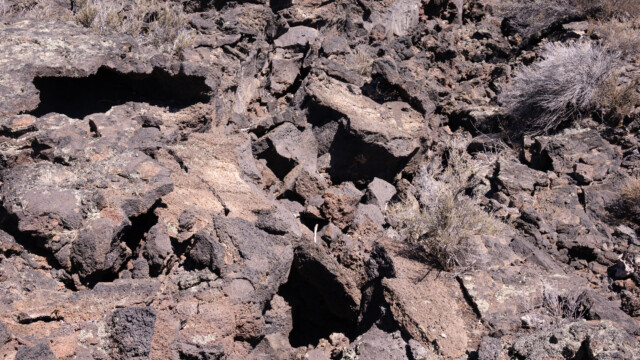 die Lavasteine sehen aus, als wäre es erst kürzlich gewesen