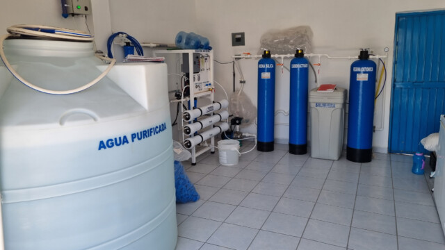 hier eine sehr moderne und saubere Filteranlage