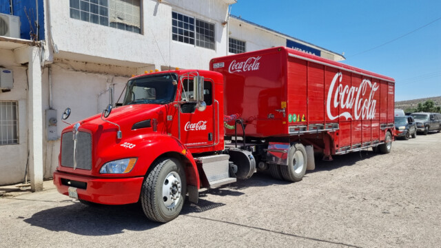 neuer Coca-Cola Lastwagen...