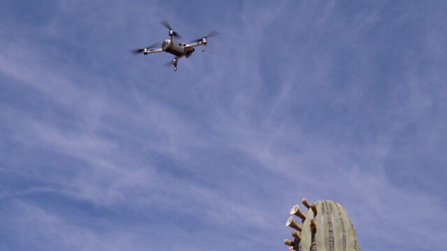 ... Reto fotografiert die Drohne ...