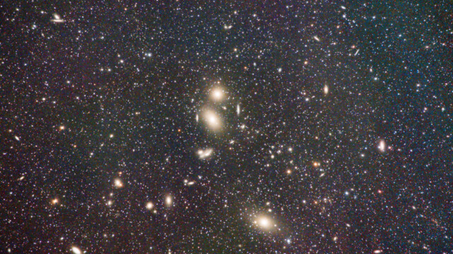 all die grossen weissen "Flecken" sind Galaxien