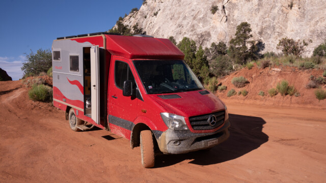 die Pneus sind voll mit Matsch