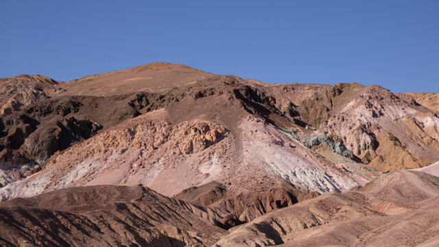 ... ergeben verschiedenste Bodenschätze;