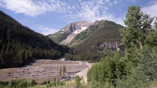 hier wurde bis vor kurzem Silber gefördert, das Aushubmaterial ist mit Quecksilber verseucht